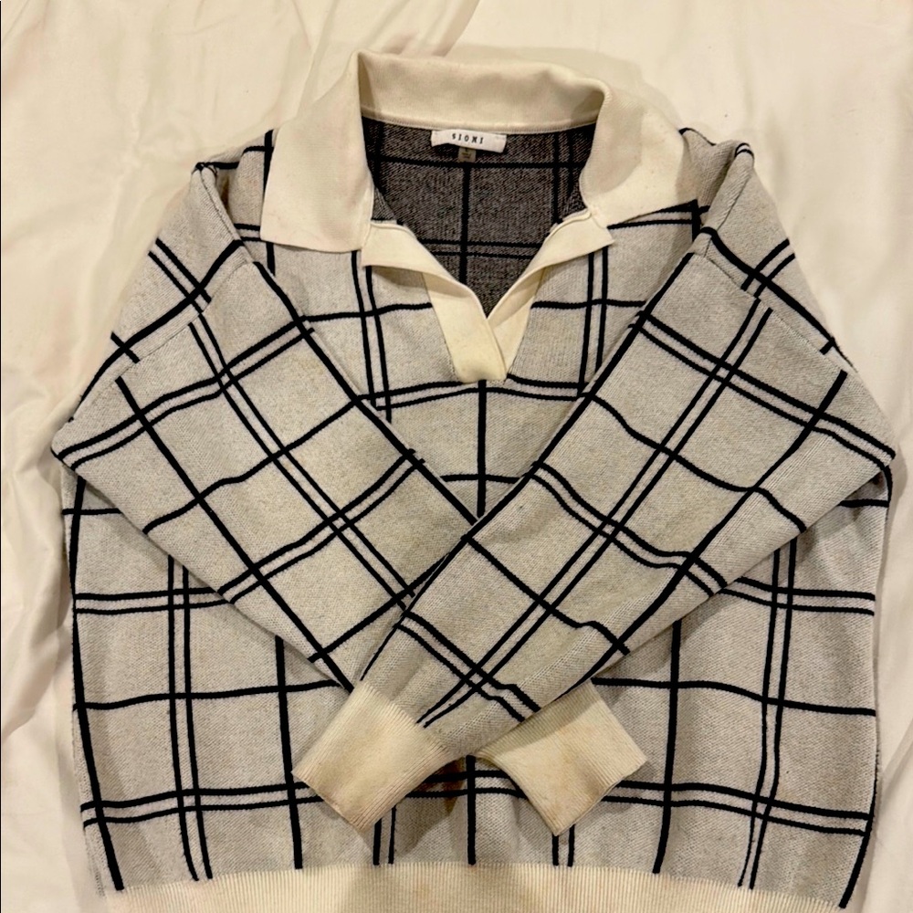 Sioni Cream and Black Crew Neck Sweater with Grid Pattern